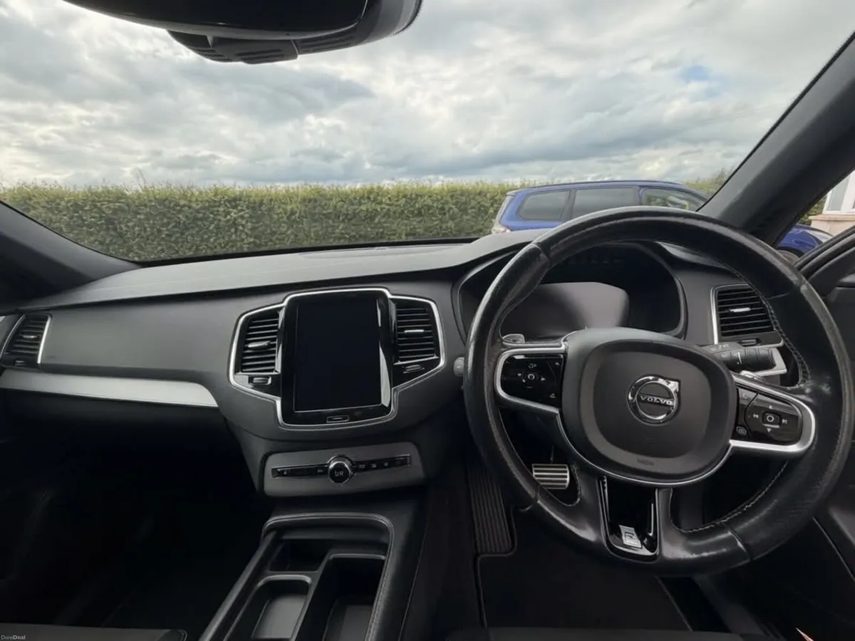 2017 Volvo XC90 T8 R-Design Hybrid - Image 4
