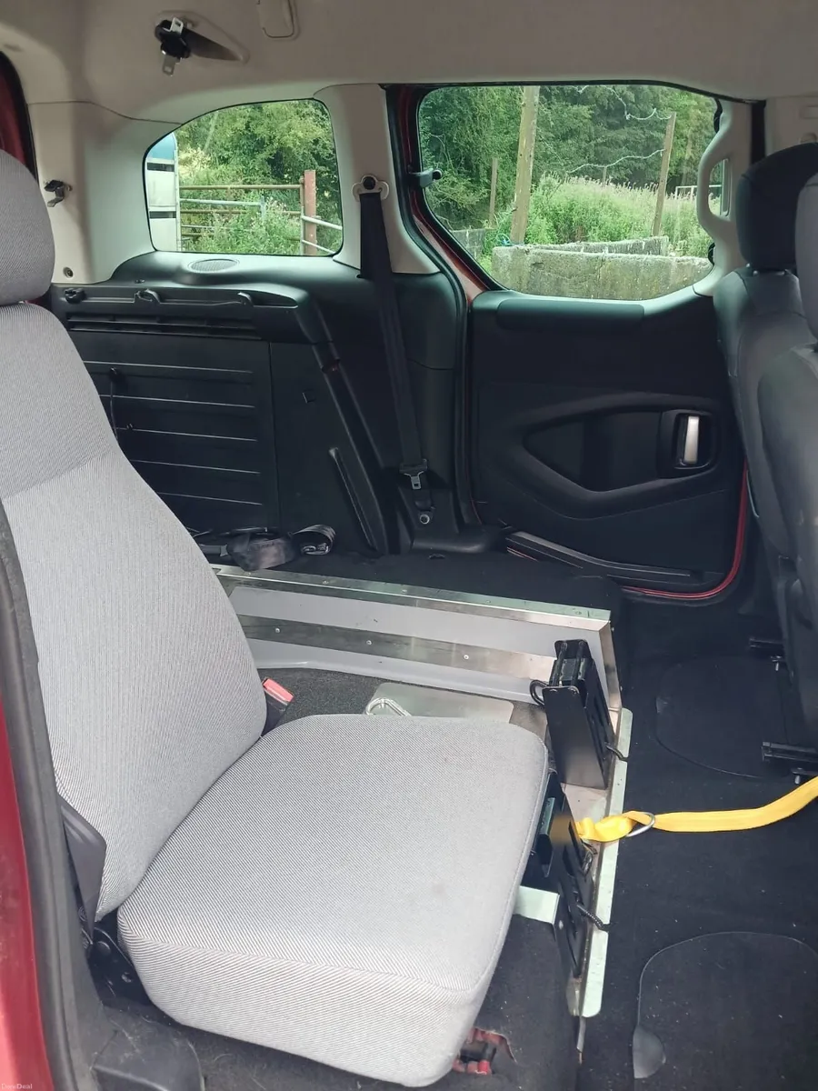 Peugeot Wheelchair Accessible van - Image 4