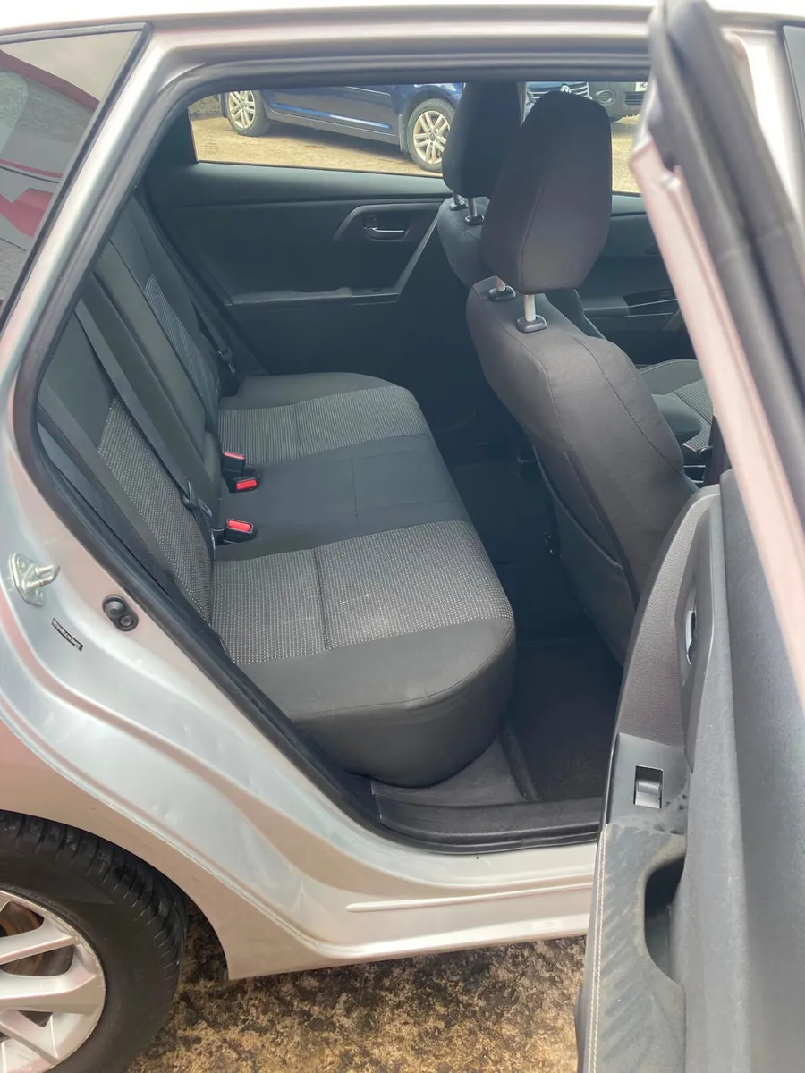 Toyota Auris 2013 low ks free delivery - Image 5