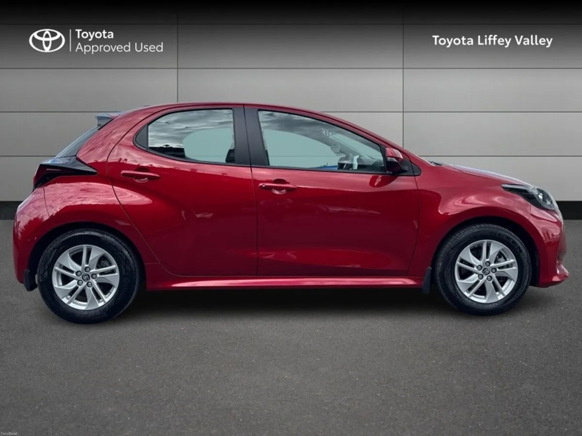 Toyota Yaris YARIS HYBRID LUNA - Image 3