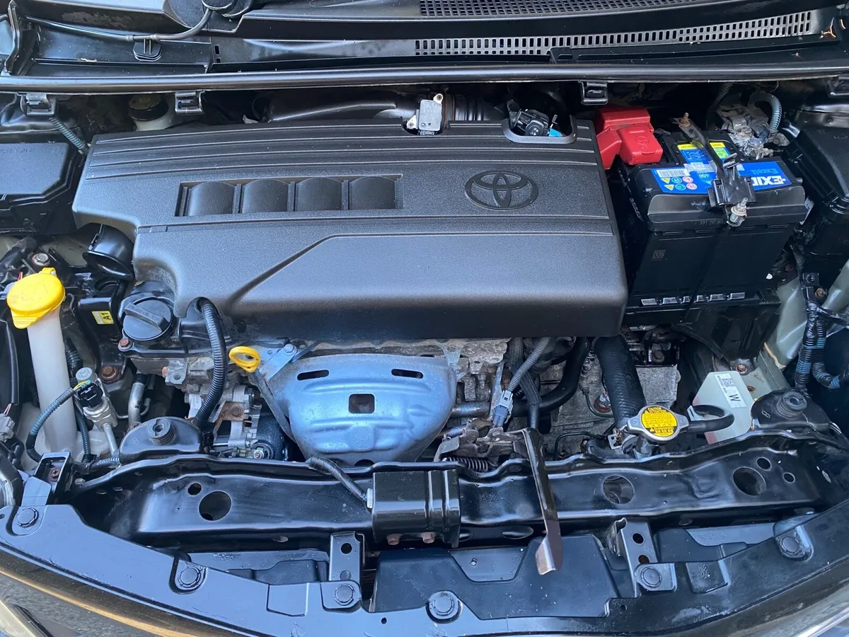 TOYOTA YARIS LAUNA SPORT 🏉 NEW NCT MINT - Image 3