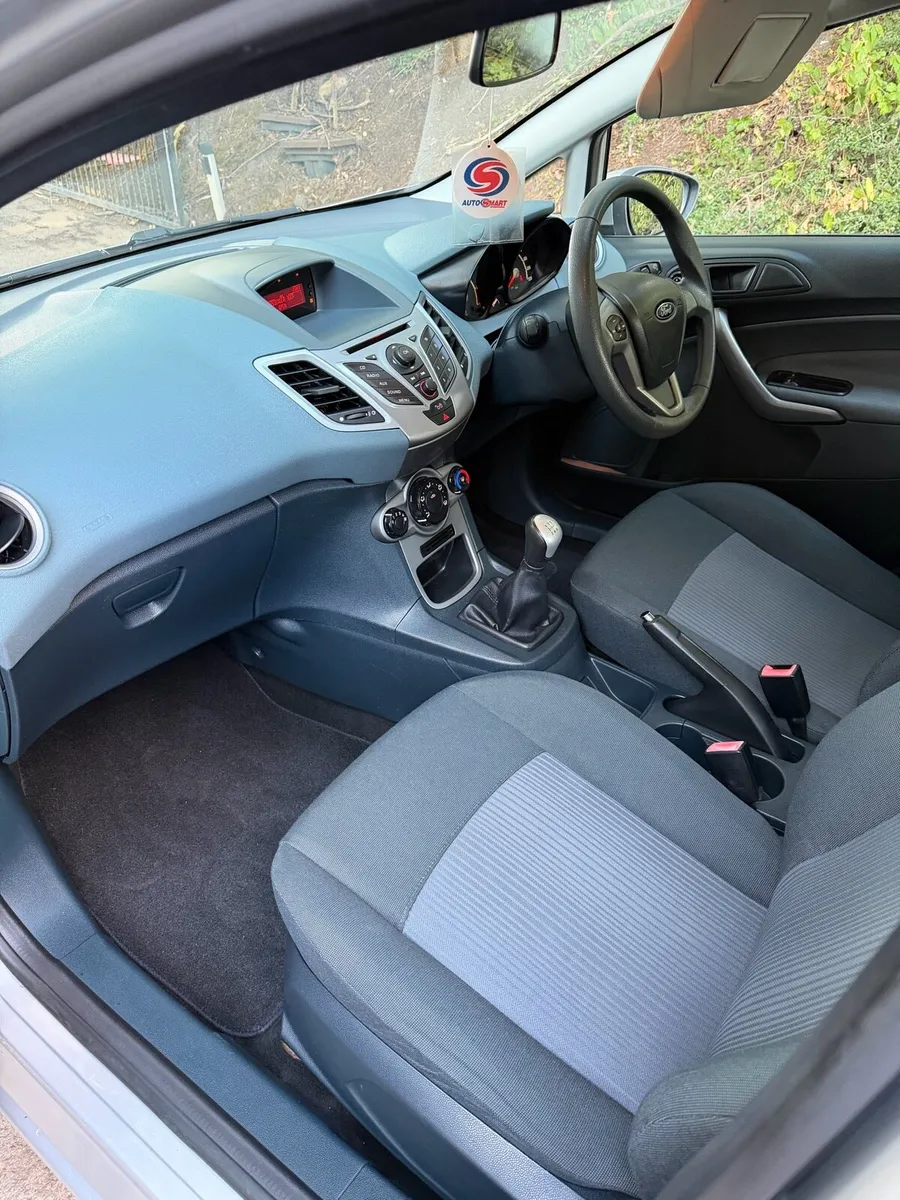 2011 Ford Fiesta - Image 6