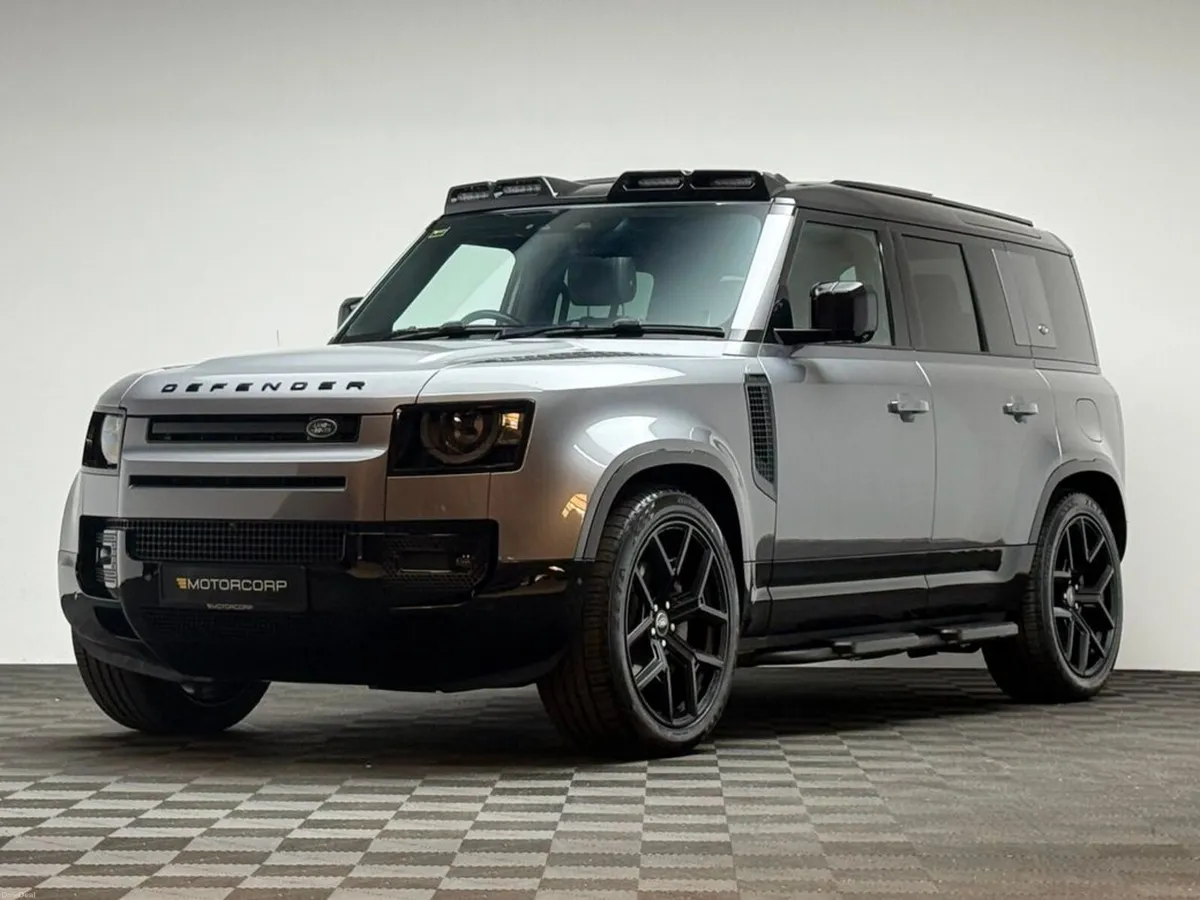 Land Rover Defender HSE X-DYNAMIC *PAN ROOF* - Image 3