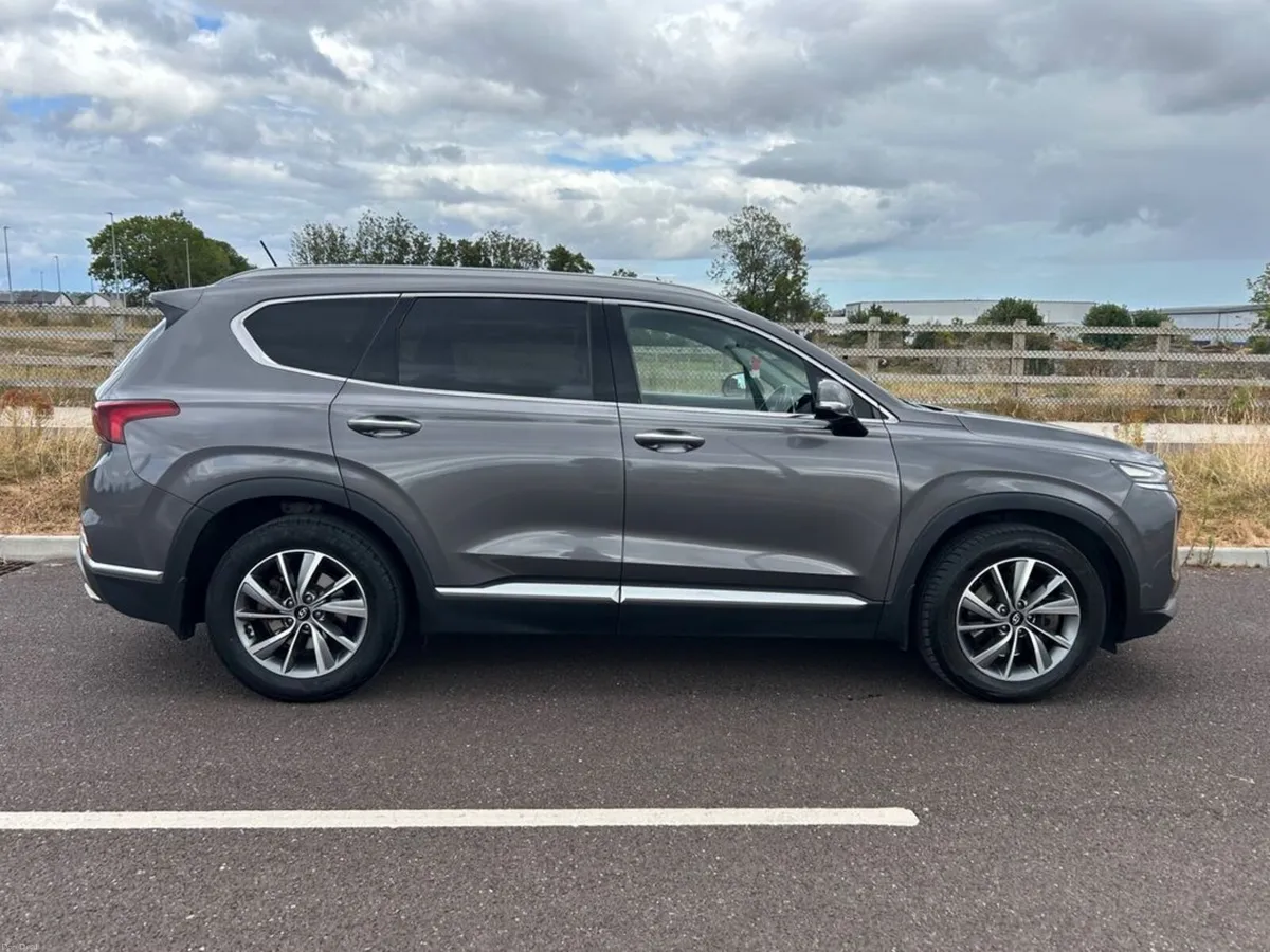 Hyundai Santa Fe 4WD Executive Plus 5DR - Image 2