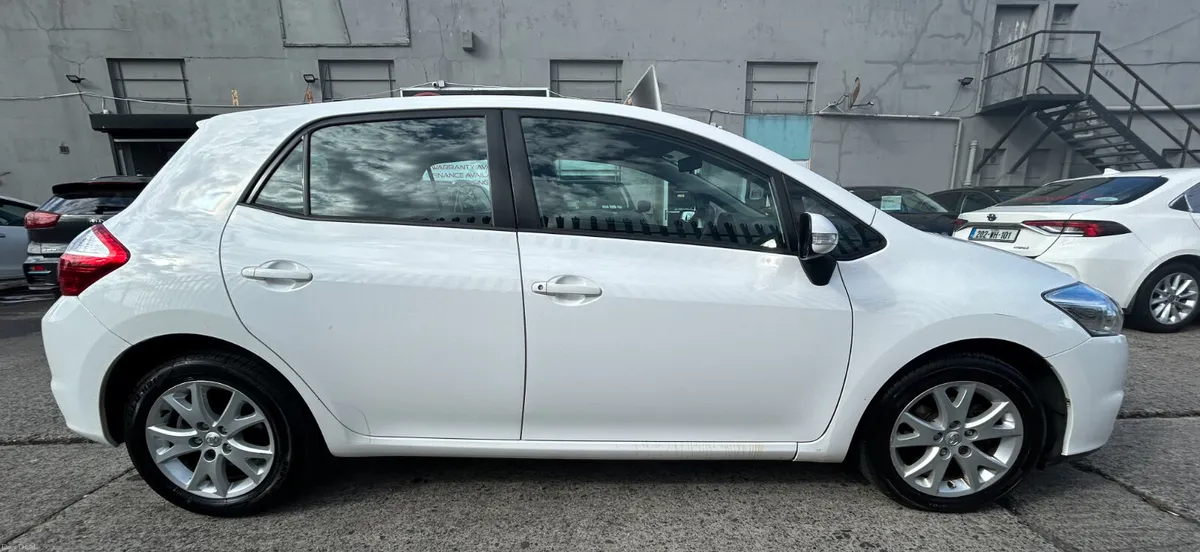 2011 Toyota Auris 1.3 Petrol - Manual - Image 4