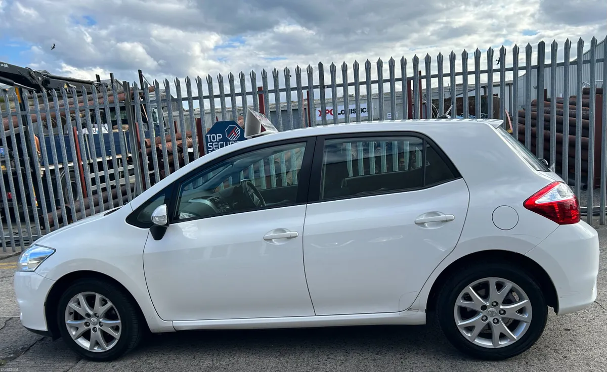 2011 Toyota Auris 1.3 Petrol - Manual - Image 5