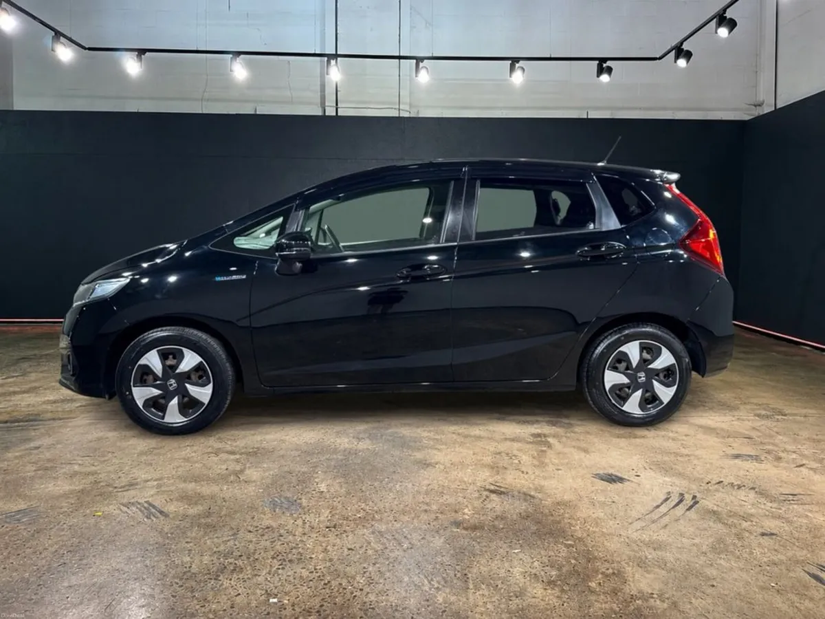 Honda Fit HYBRID 1.5 AUTOMATIC - Image 6