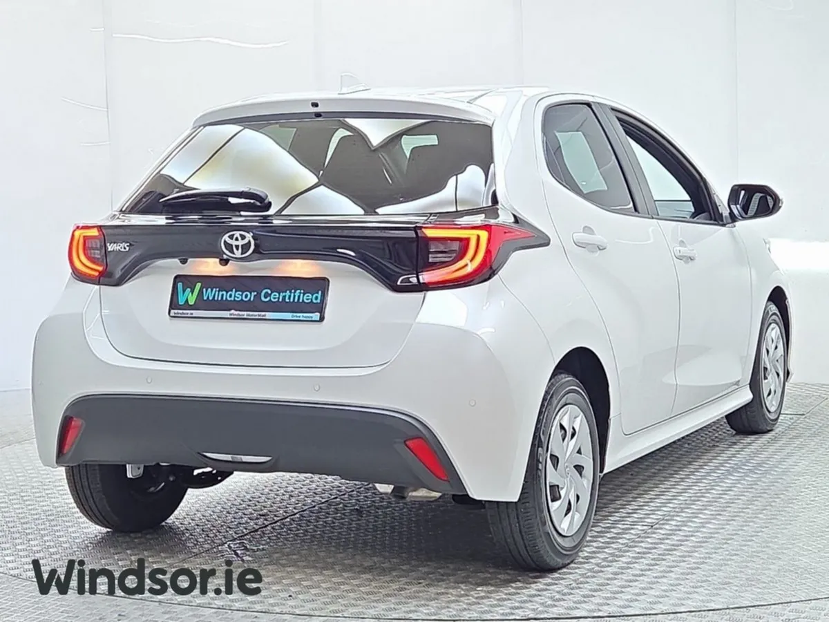 Toyota Yaris 1.0 Luna - Image 2