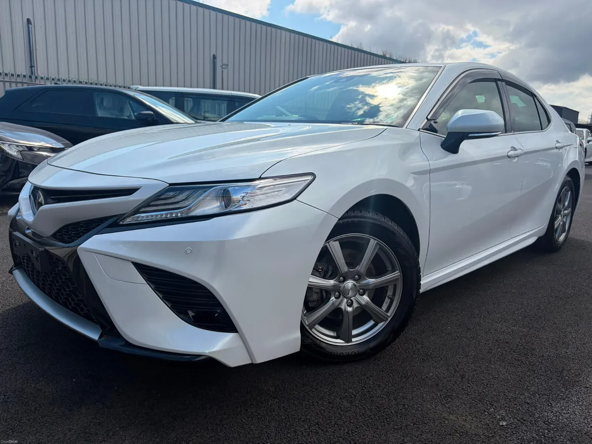 2021 Toyota Camry hybird automatic 1 owner LEATHER - Image 4