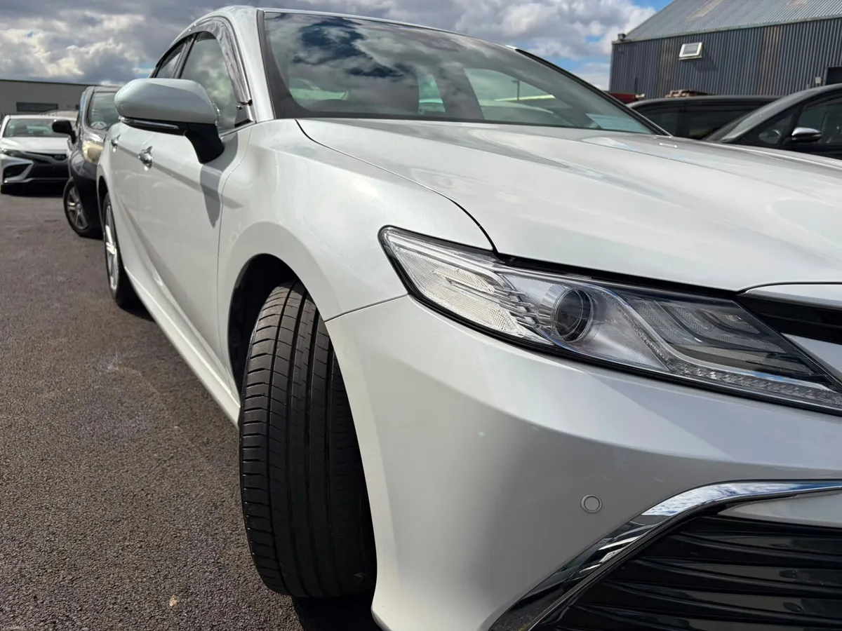 2021 Toyota Camry hybird automatic 1 owner - Image 1