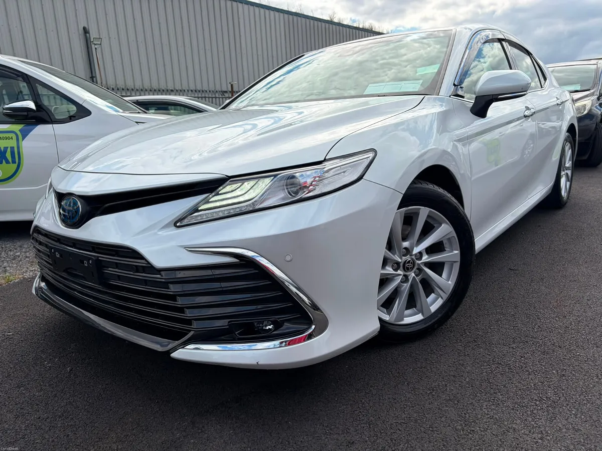 2021 Toyota Camry hybird automatic 1 owner - Image 3