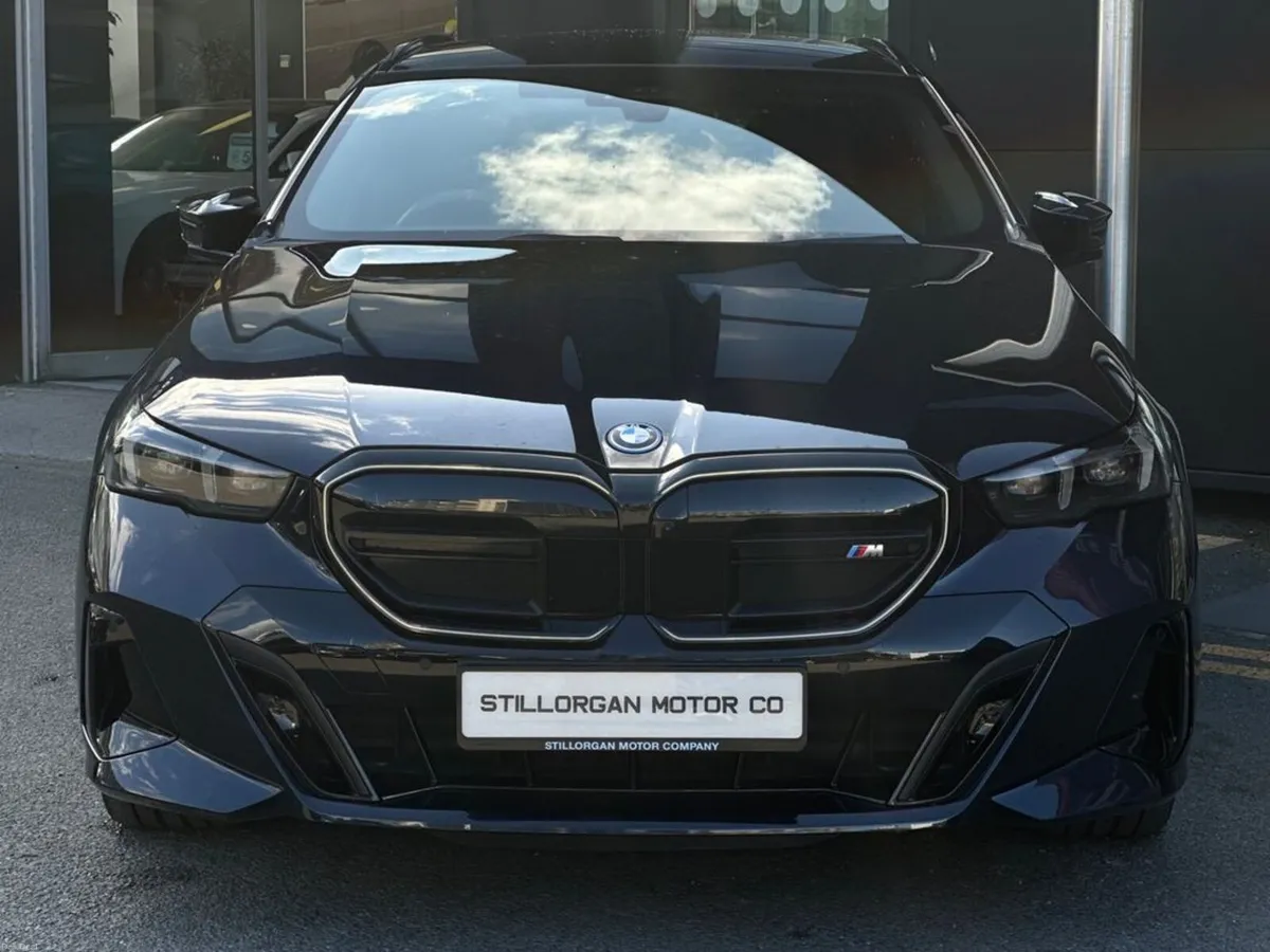 BMW i5 M60 Touring xDrive M-Sport Pro Auto EV - Image 2