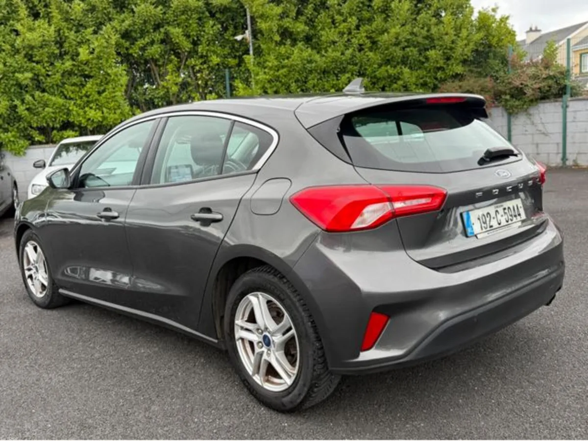 Ford Focus Zetec 120PS 5DR Auto - Image 4