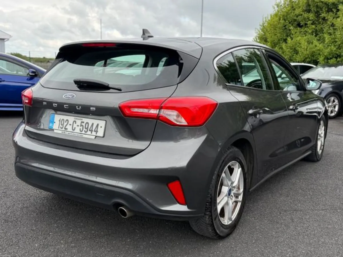 Ford Focus Zetec 120PS 5DR Auto - Image 5