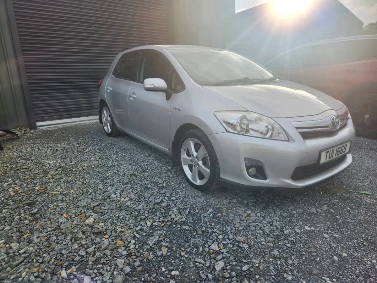 2011 Toyota Auris Hybrid - Image 1