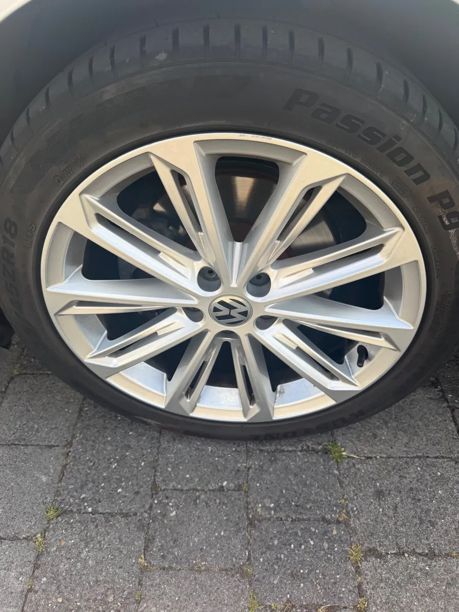Volkswagen Passat 2017 - Image 3