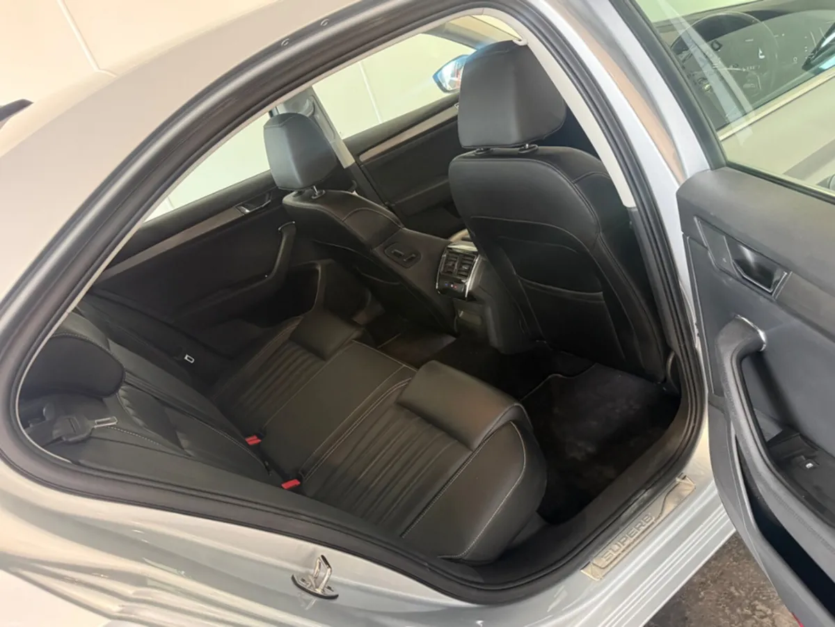 Skoda Superb STYLE 2.0 TDI 150HP DSG 5DR AUTO - Image 4