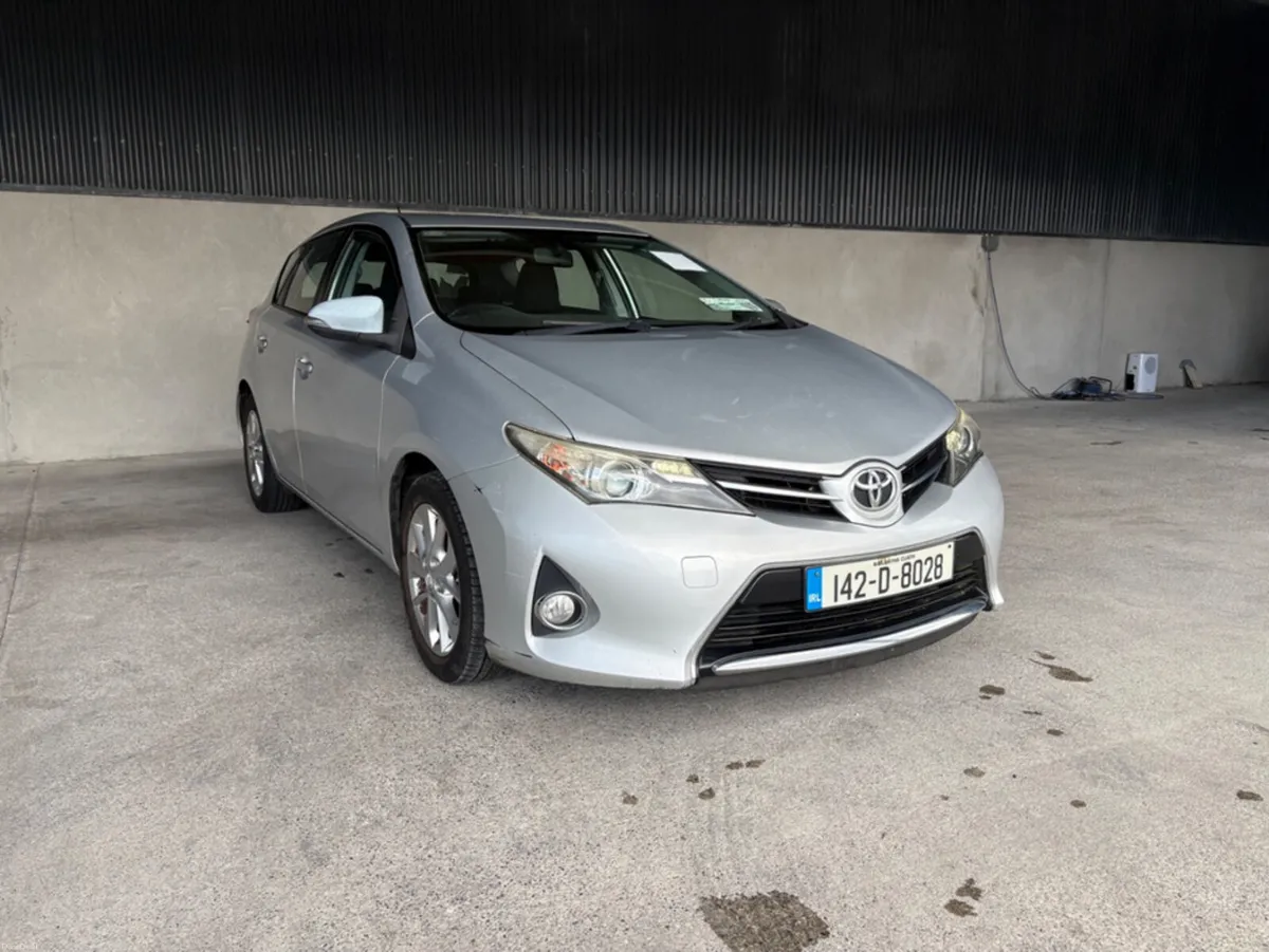 Toyota Auris TOYOTA AURIS 1.4 D-4D AURA 4DR - Image 1