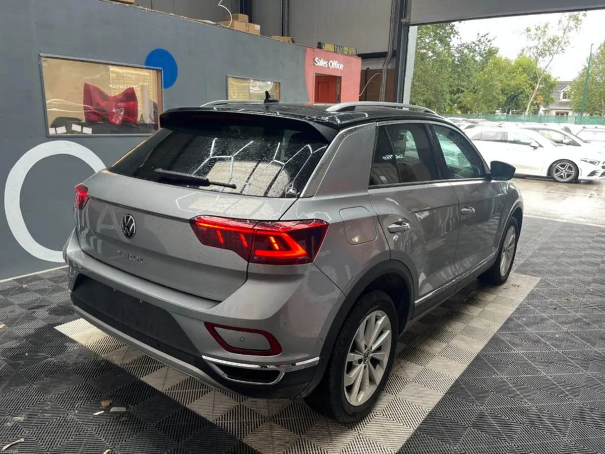 Volkswagen T-Roc 2023 VOLKSWAGEN T-ROC 2.0 AUTOMAT - Image 2
