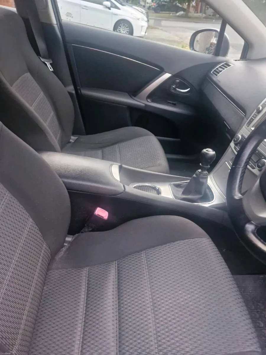 2012 toyota avensis - Image 5