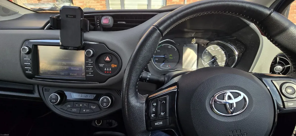 Toyota Yaris Hybrid 2017 | Great Condition - Image 4
