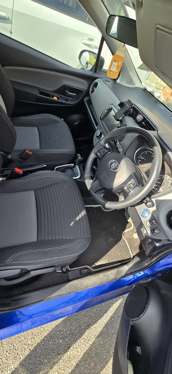 Toyota Yaris Hybrid 2017 | Great Condition - Image 6