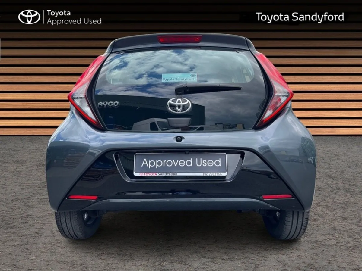 Toyota Aygo 1.0 X-PLAY S-PHONE // REAR CAMERA // B - Image 4