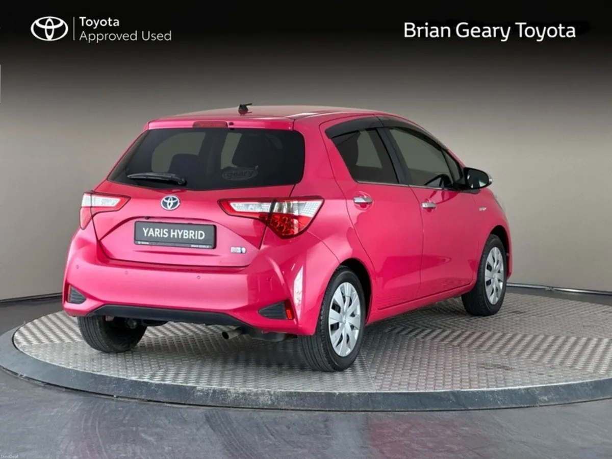 Toyota Yaris Hybrid - Image 2