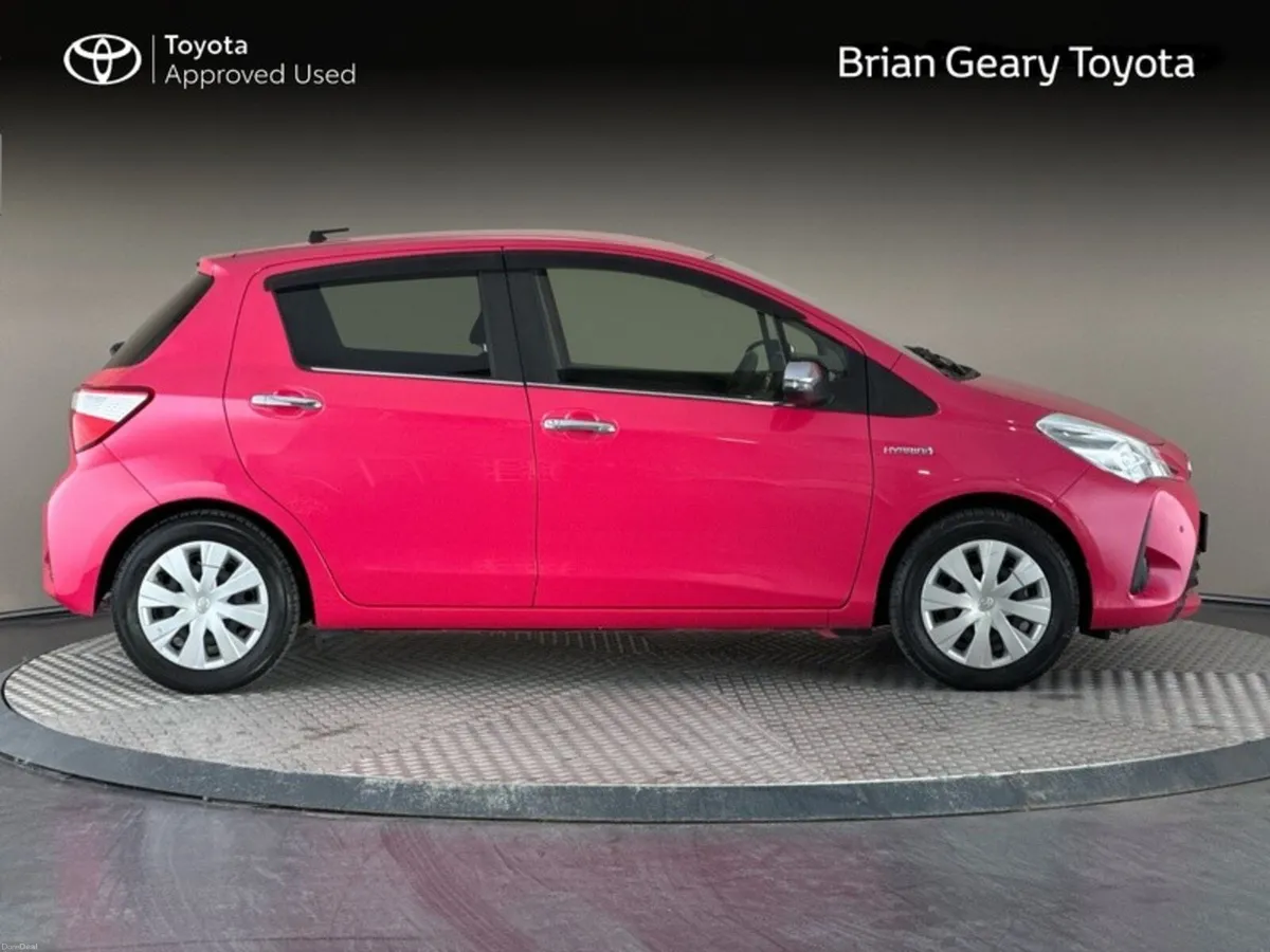 Toyota Yaris Hybrid - Image 3