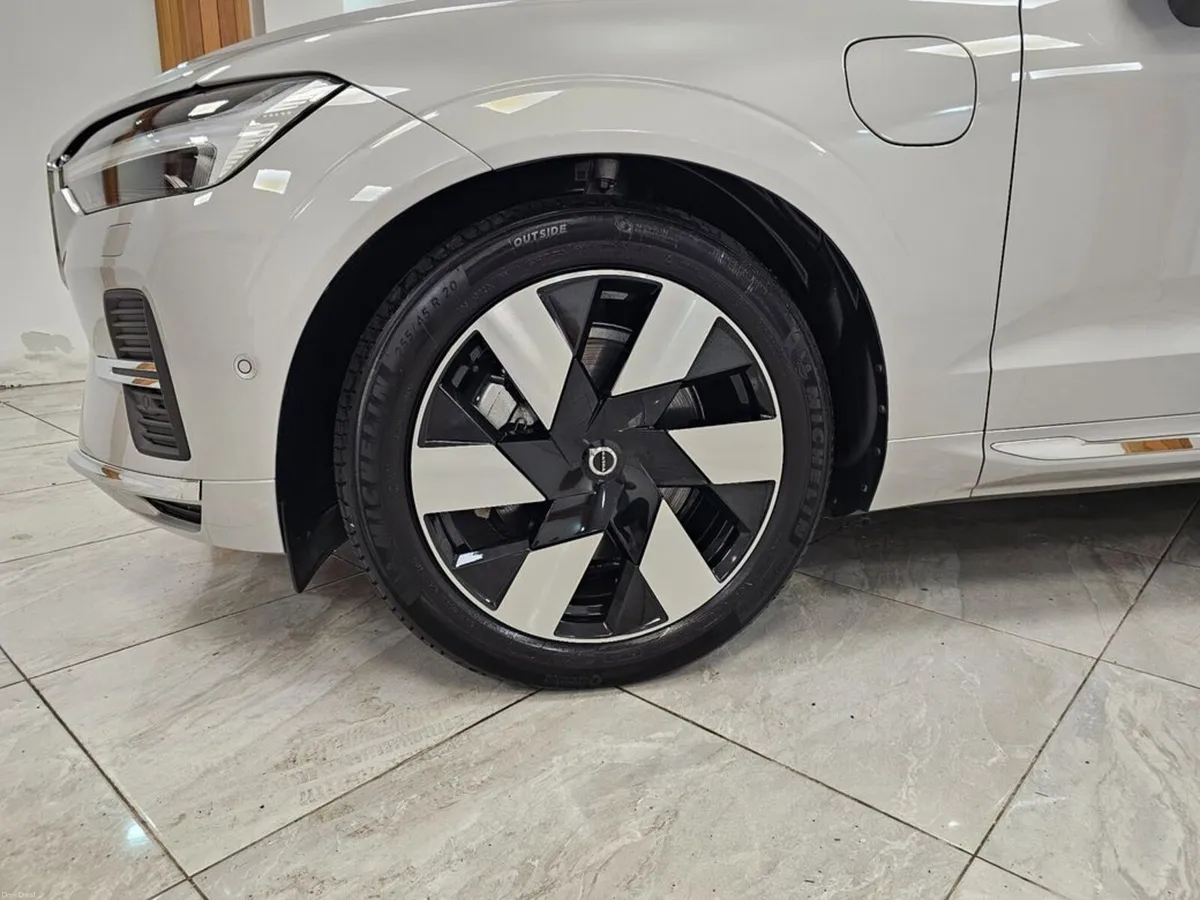 Volvo XC60 ULTRA T8 - Image 3