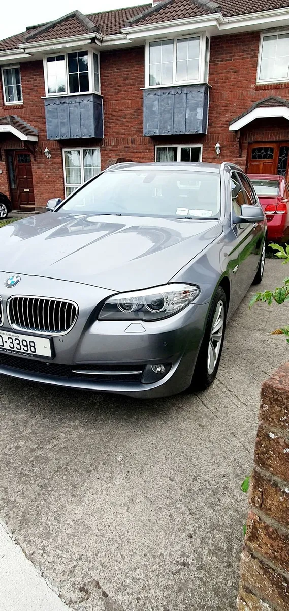 BMW 5-Series 2011 - Image 1