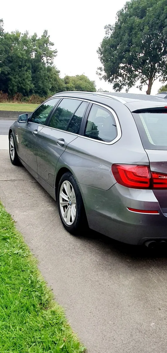 BMW 5-Series 2011 - Image 5