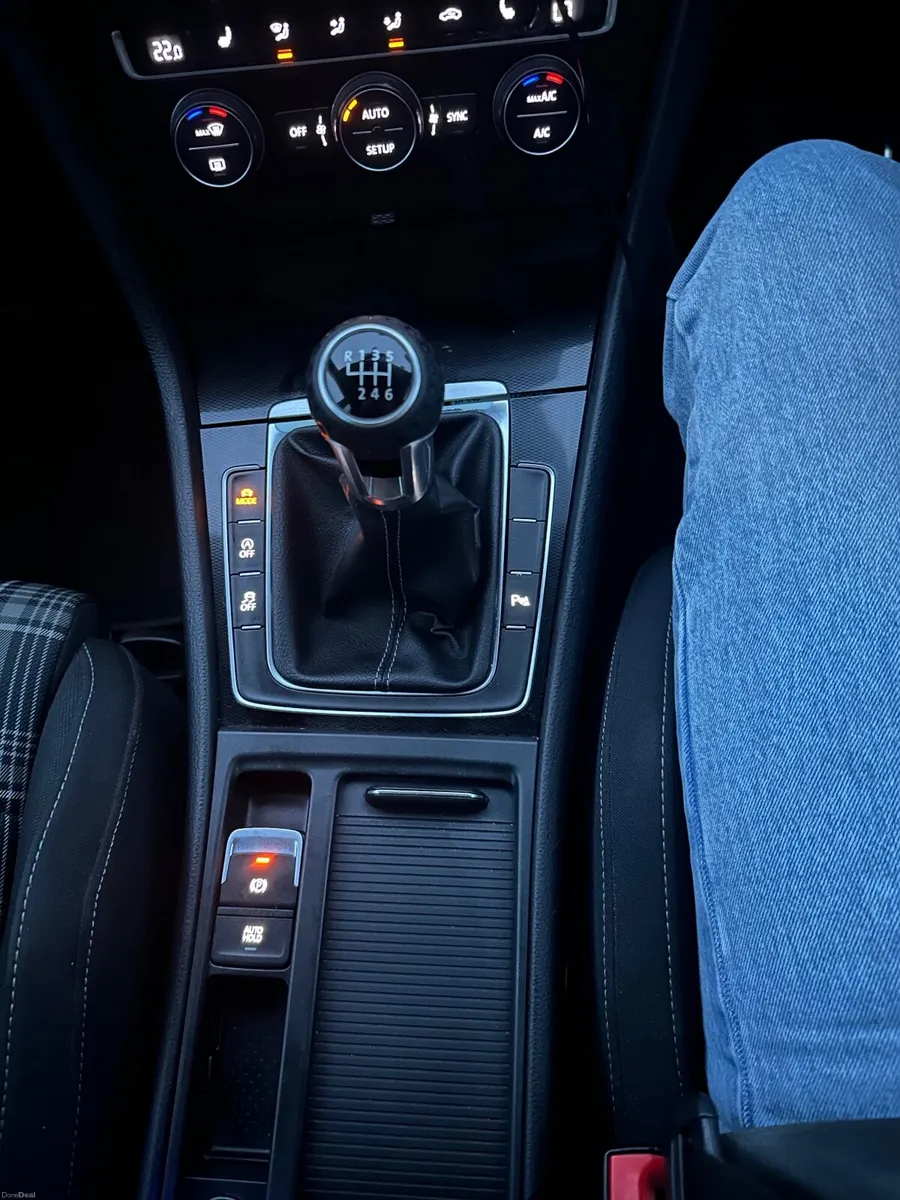 VOLKSWAGEN GOLF GTD MANUAL - Image 5