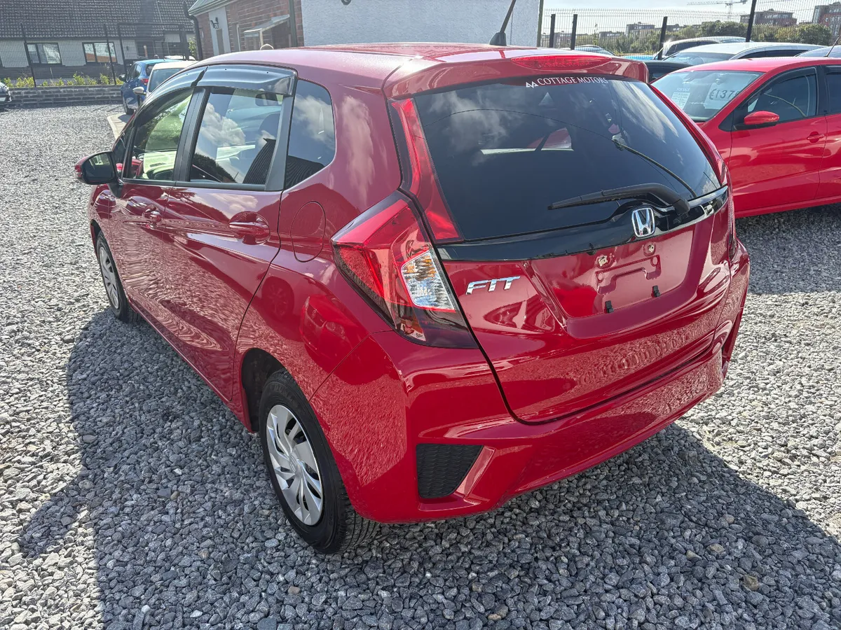 HONDA FIT 1.3 AUTO *LOW MILEAGE* - Image 6