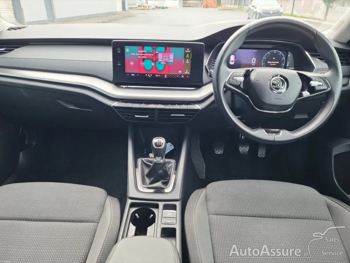 Skoda Octavia SE TECHNOLOGY TDI *** Upgraded Alloy - Image 3