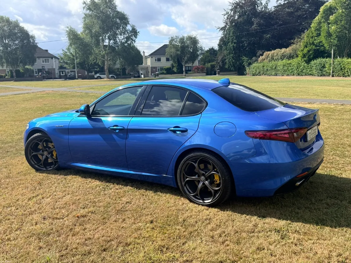 Alfa Romeo Giulia 2017 Luxury - Image 2