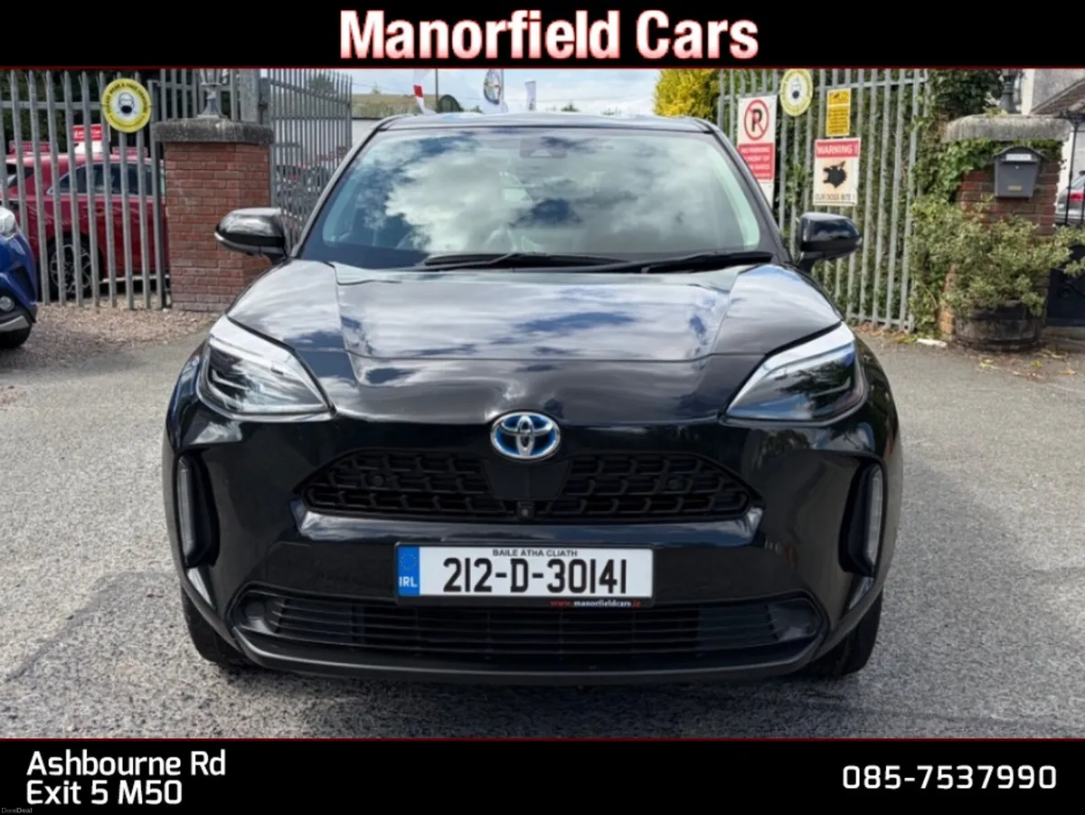 2021 212 Toyota Yaris Cross 4WD Hybrid Auto SUV - Image 2