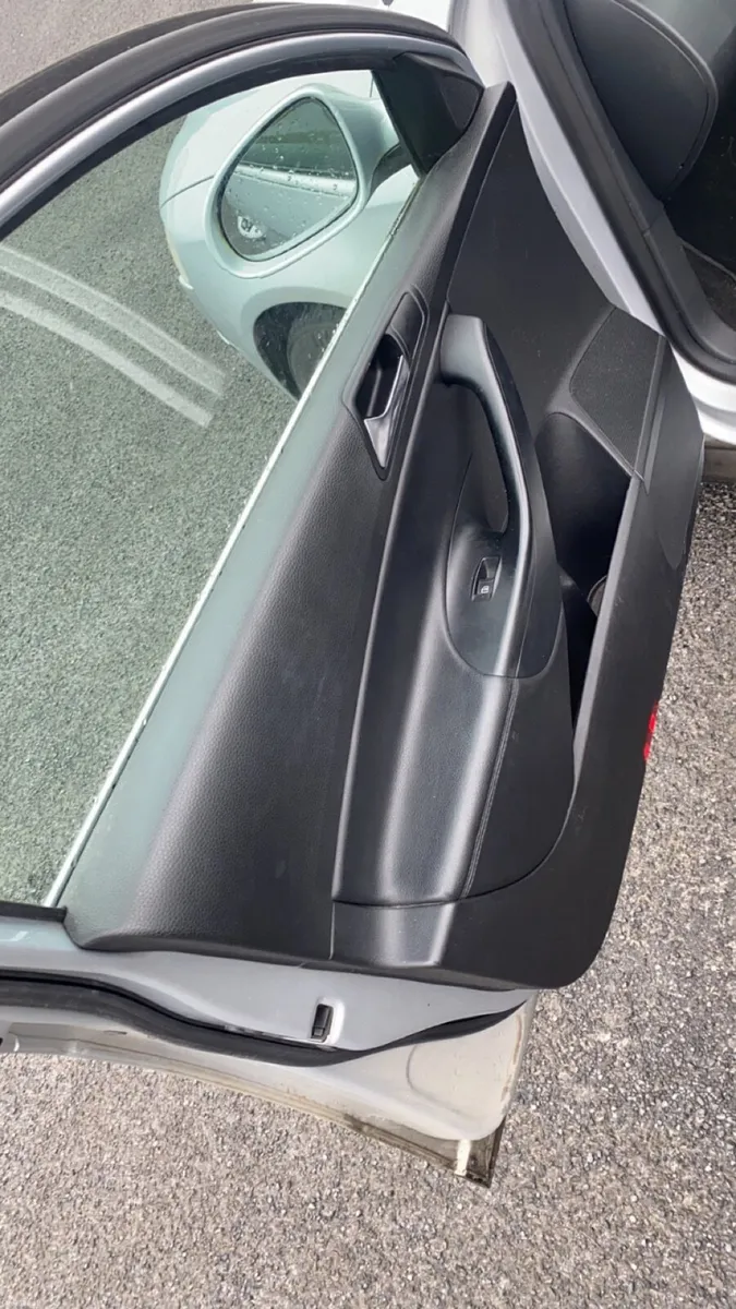 Volkswagen Passat 2010 TDI - Image 3