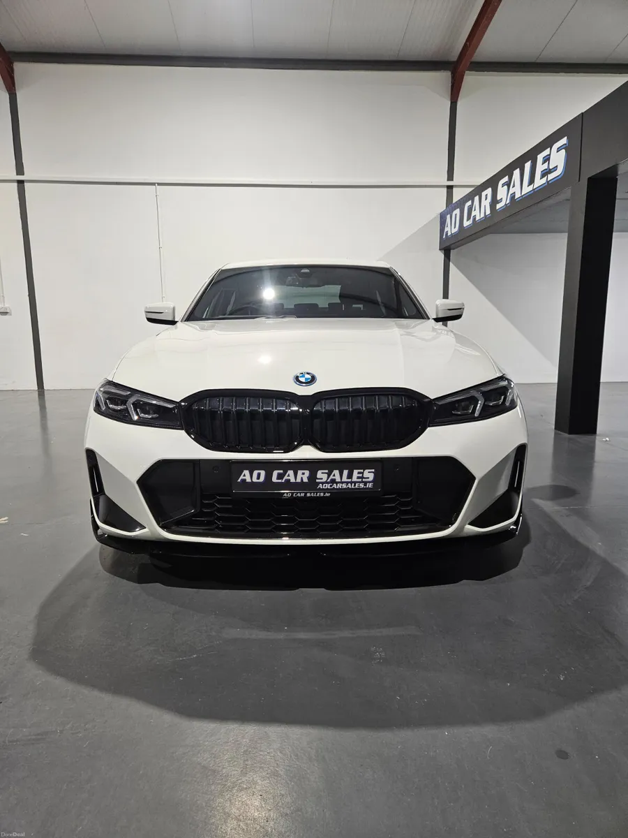 BMW 3-Series 2025 330e m-sport - Image 3