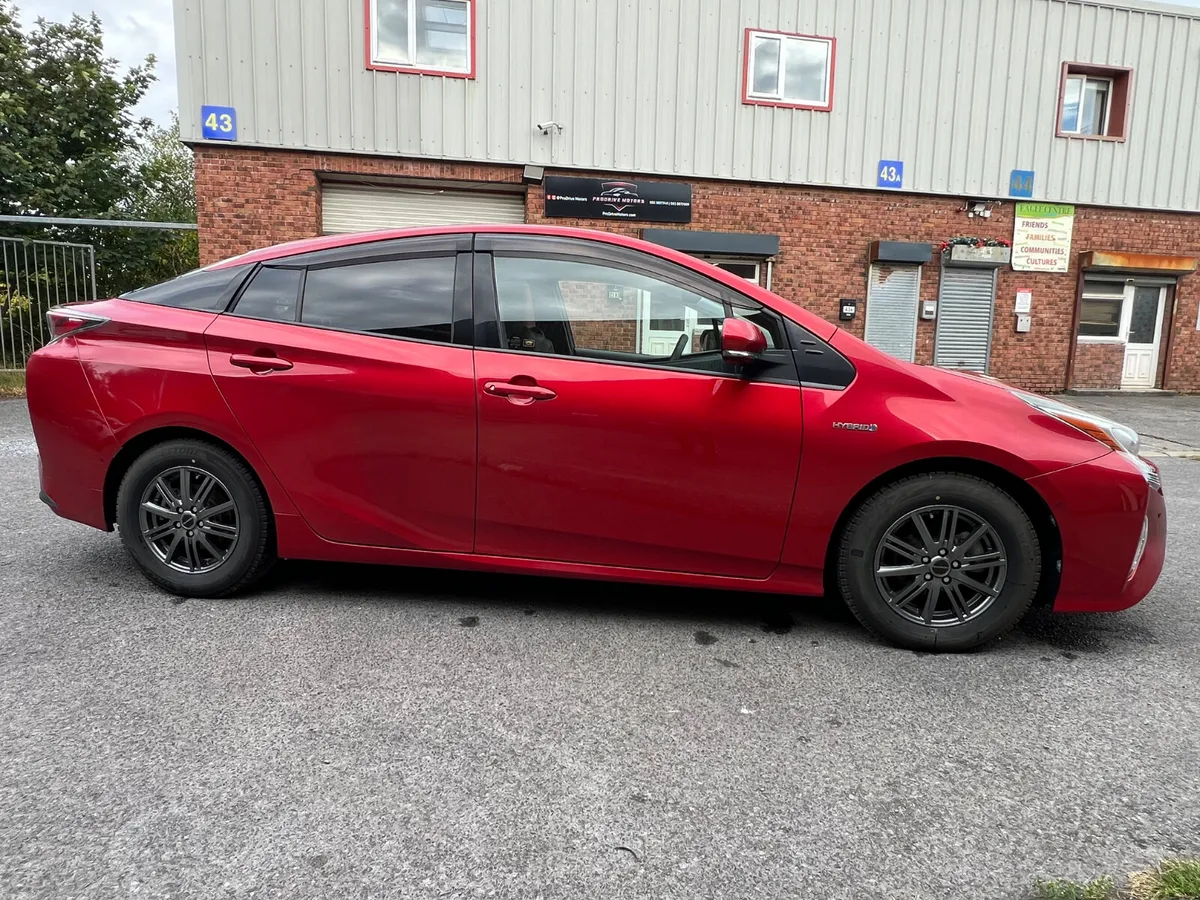 Toyota Prius 1.8L Hybrid 2017 - Image 4