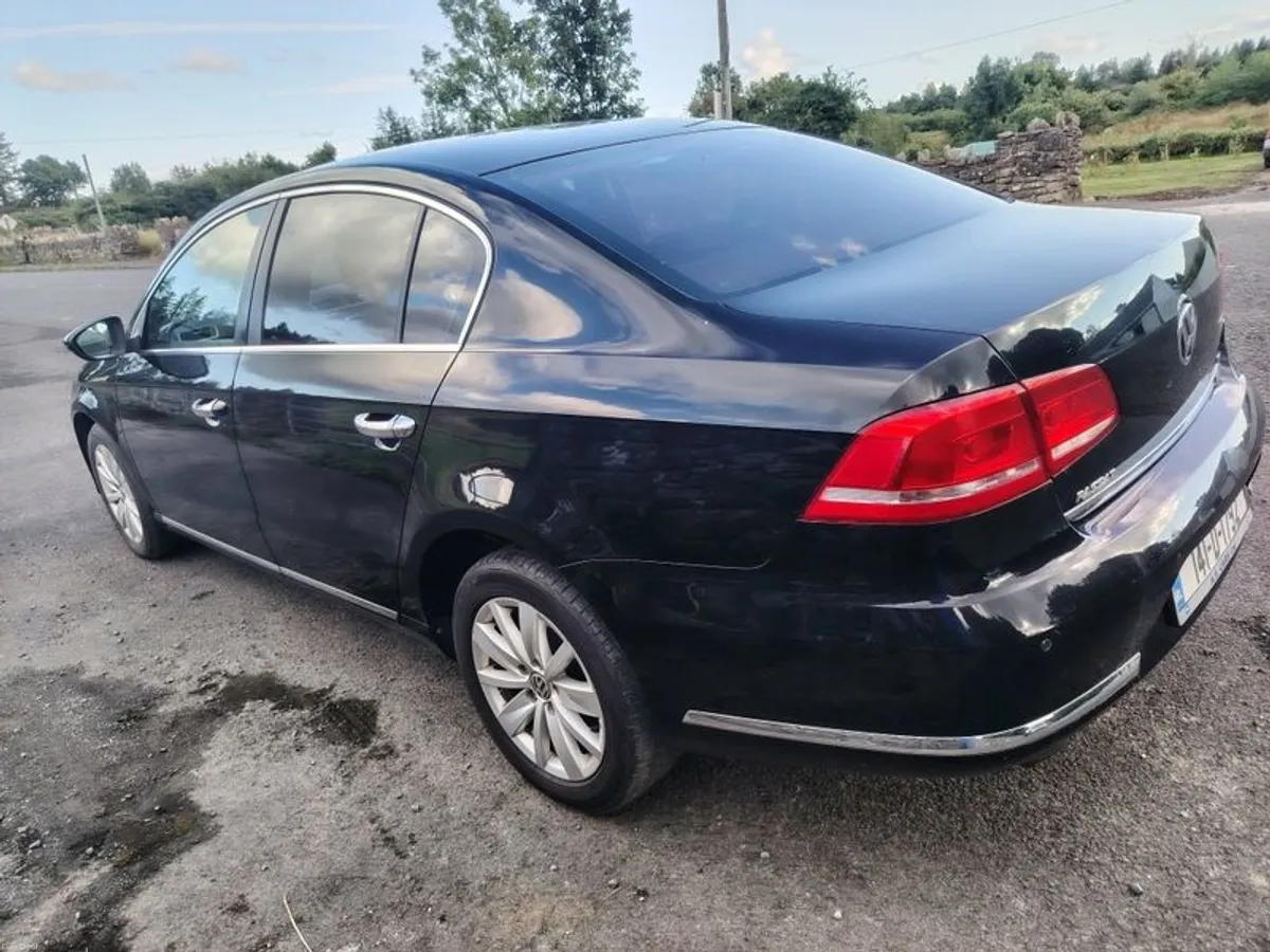 2014 Volkswagen Passat - Image 2