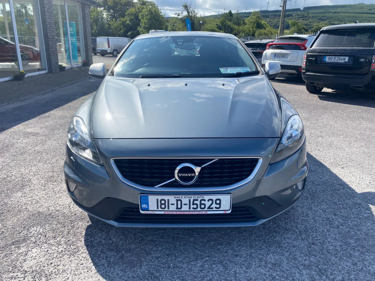 Volvo V40 2018 - Image 2