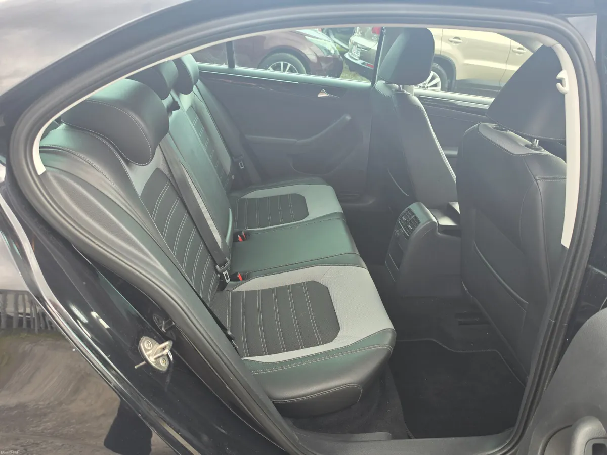 Volkswagen Jetta 2017 - Image 5
