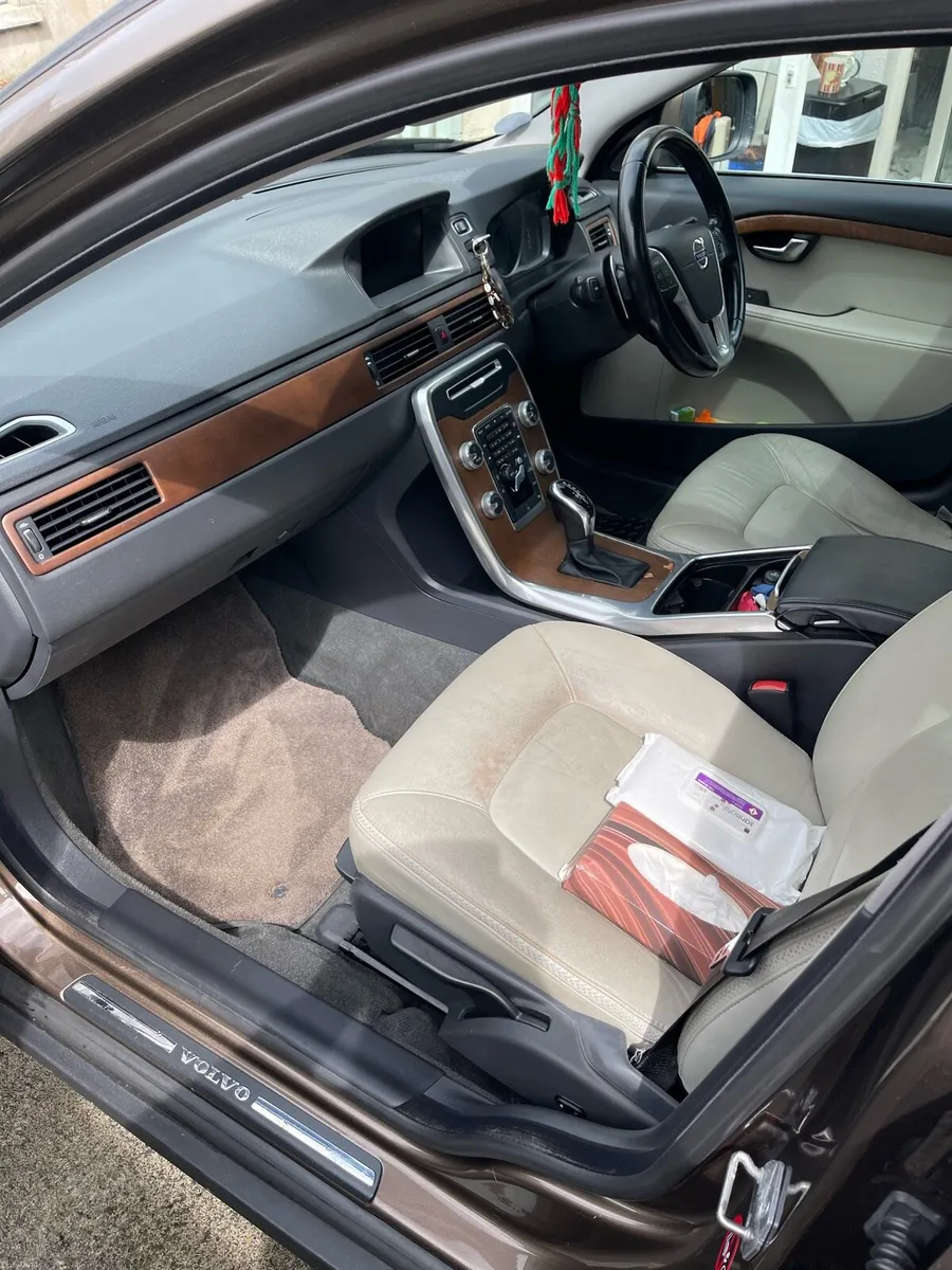 Car - Image 3