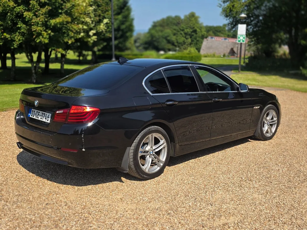 BMW 5-Series 2011 - Image 3