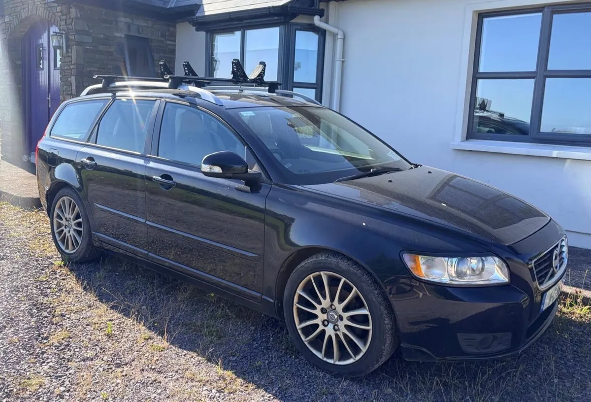 Volvo V50 2011 - Image 1