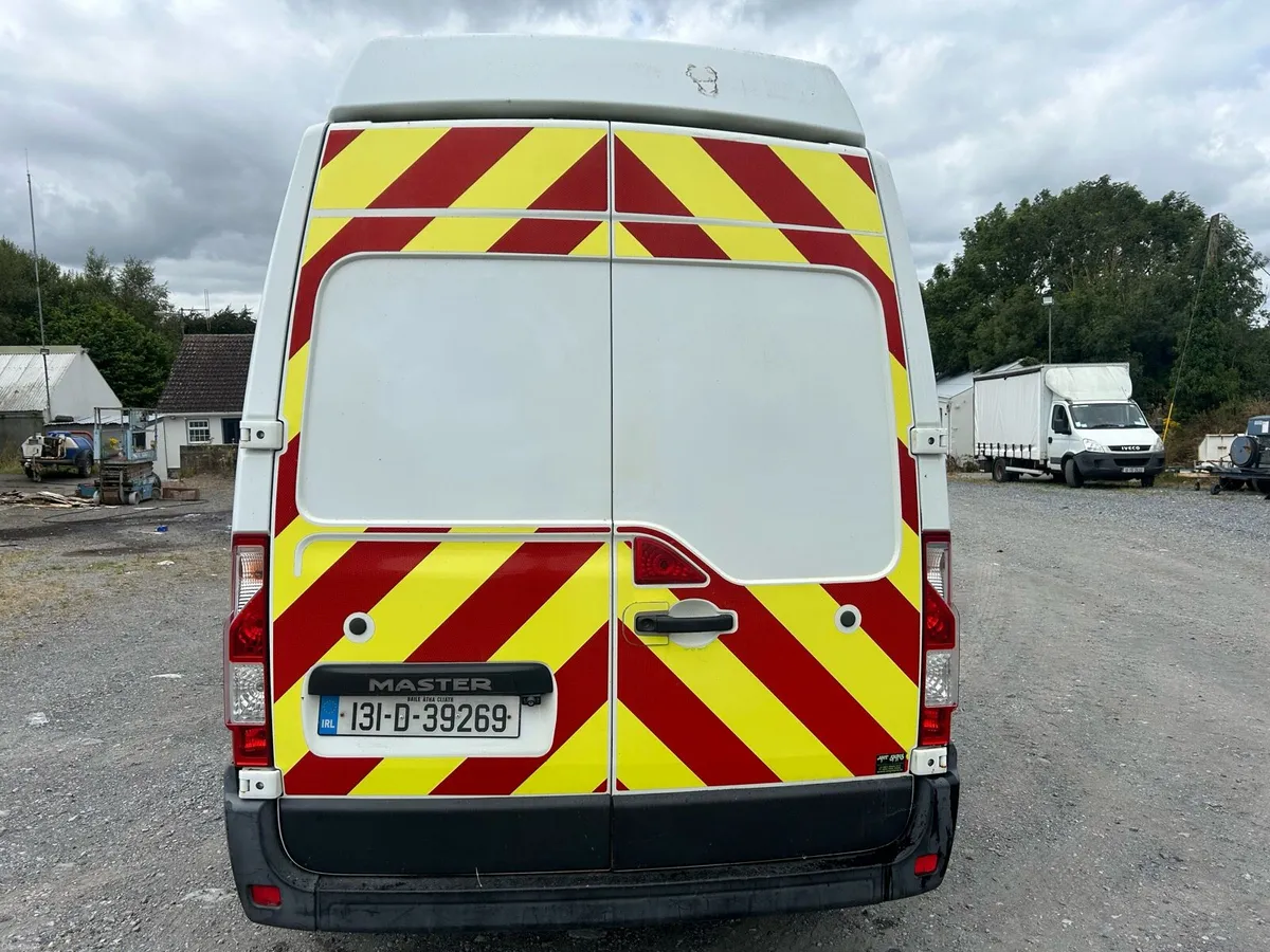 Renault Master extra high roof €3650 - Image 4
