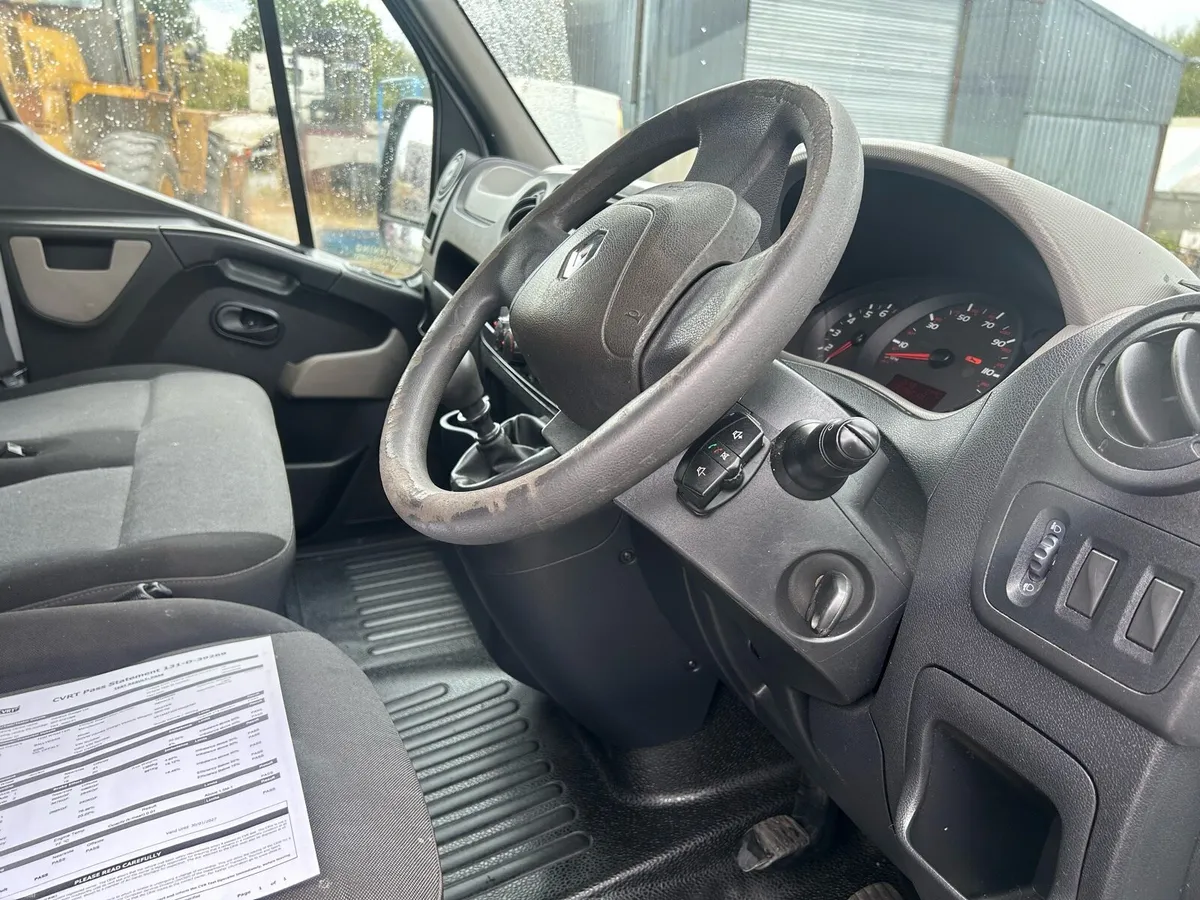 Renault Master extra high roof €3650 - Image 6
