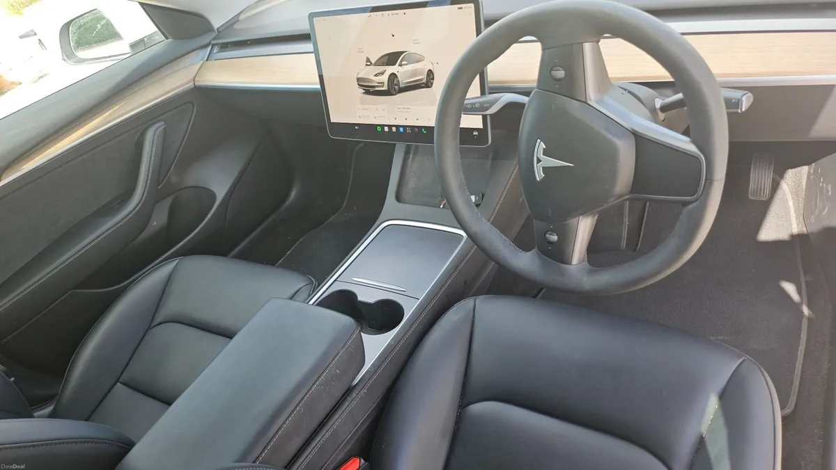 Tesla Model 3 2023(2) RWD - Image 2
