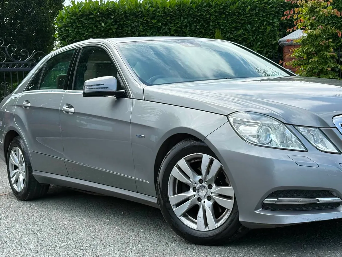 2011 Mercedes E220 Avangarde Automatic - Image 3